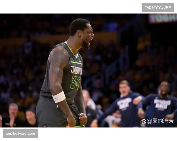 兰德尔半场表现抢眼，面对老东家高效贡献22分，助力球队稳步前行